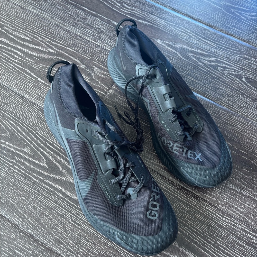 Nike GORE-TEX Men’s Black Trail Running Shoes Size 14 - Picture 2 of 8